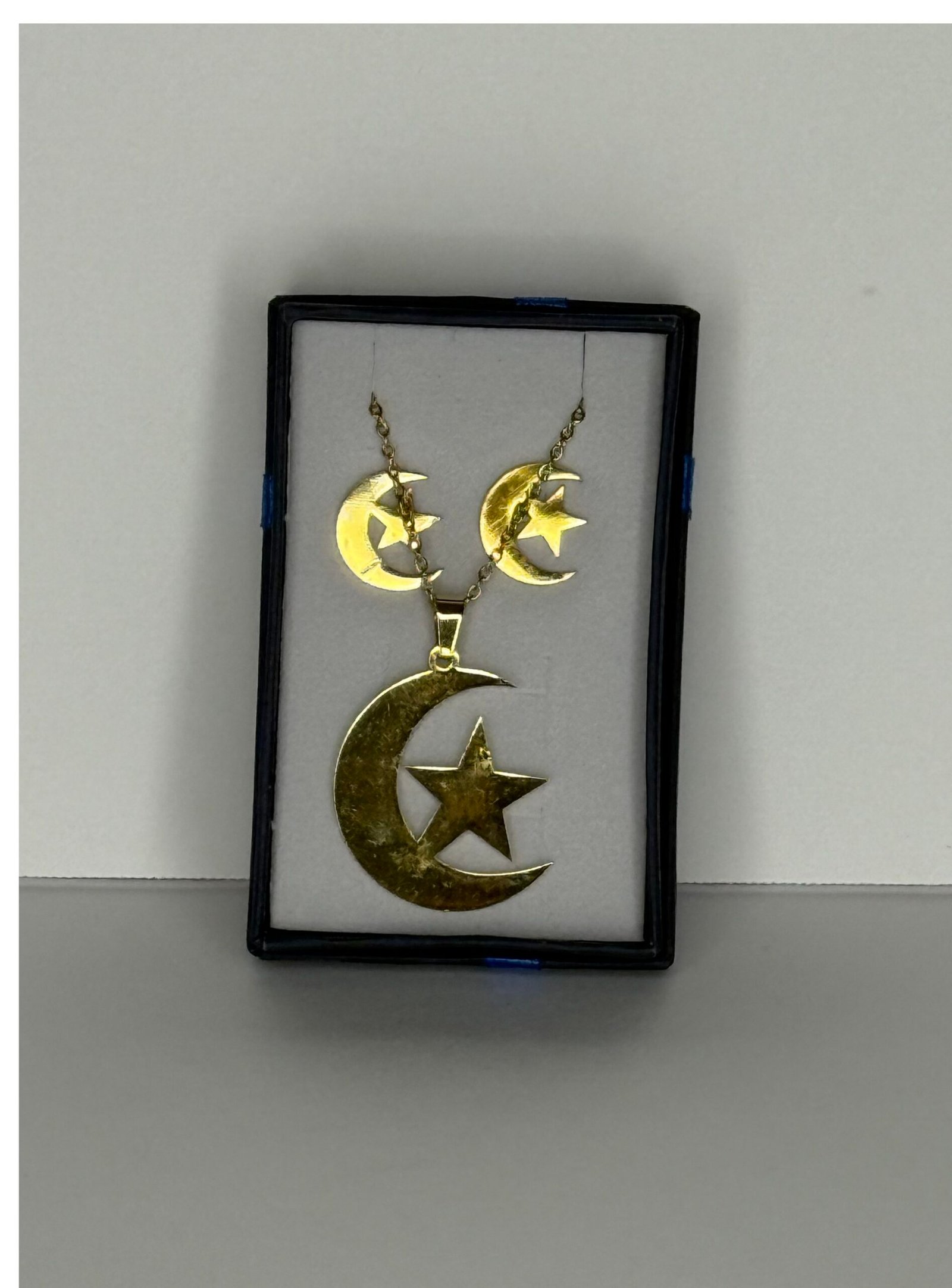 The Moon Earring Set is a dreamy, celestial‑inspired collection designed for anyone who loves jewelry with a touch of magic and mystery.