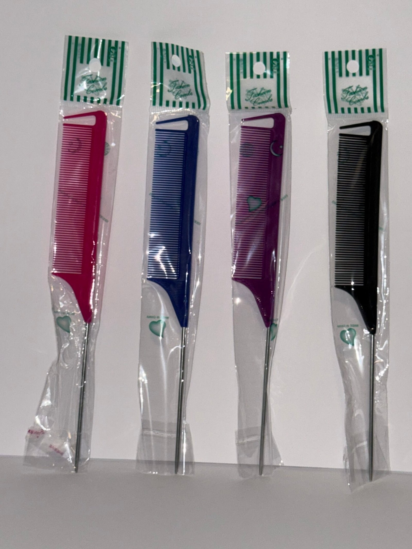 The pointed tail is perfect for lifting small sections, creating neat rows, and achieving professional‑level precision whether you’re working with natural hair, extensions, or wigs.