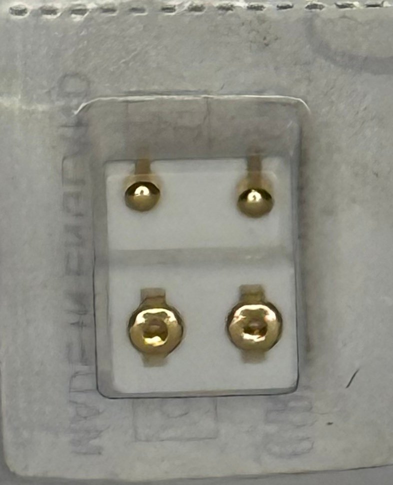 Gold stud earring
