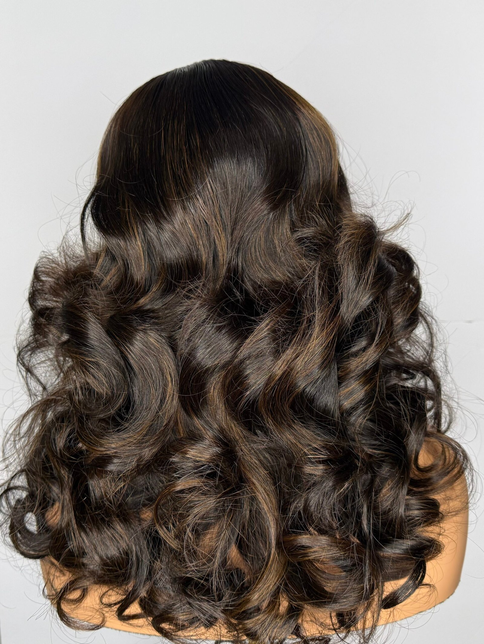 5 by 5 18" glueless HD lace P1/4 wig - Image 2