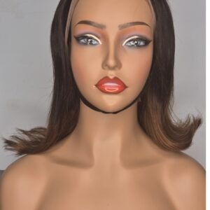 Elevate your everyday look with this elegant 12-inch chestnut brown wig featuring soft honey blonde highlights for a natural, sun-kissed finish.